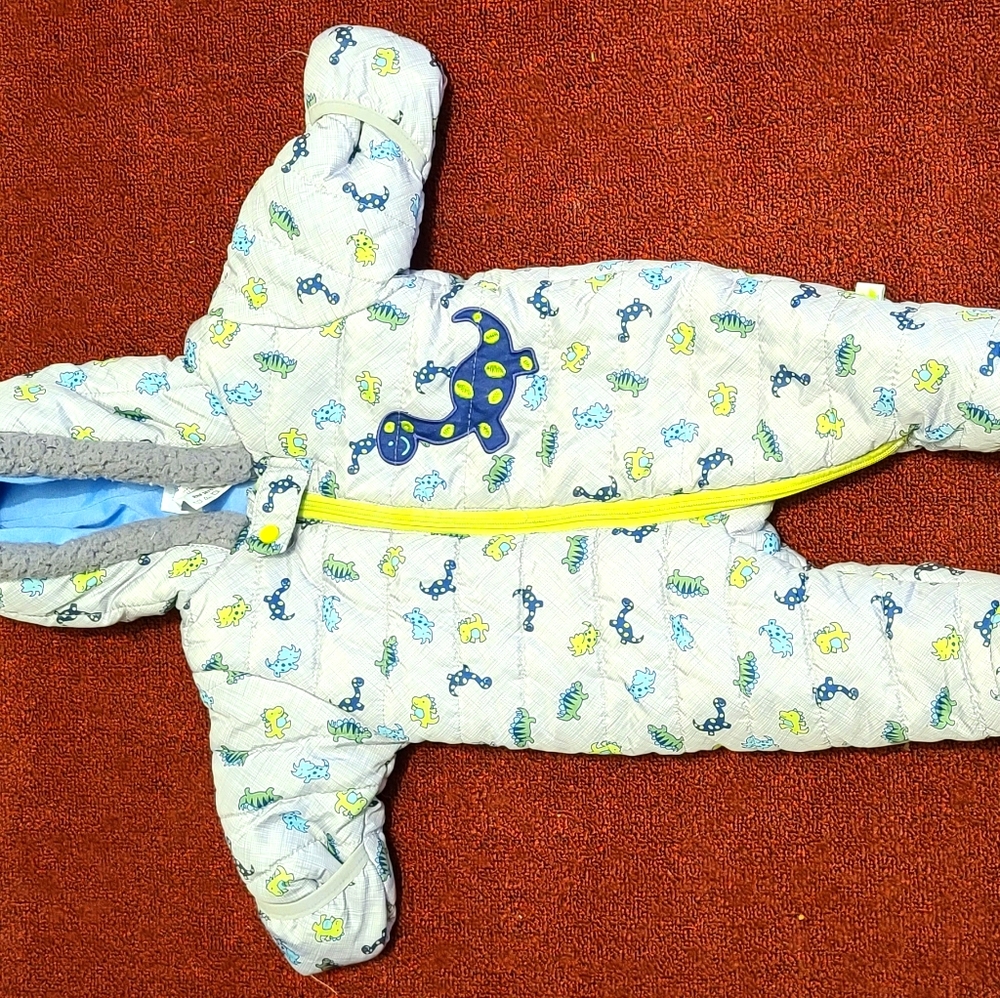 Baby boy snowshit 0-3
